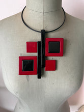 Carica l'immagine nel visualizzatore di Gallery, Collana Pitagora bordeaux e nero