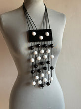 Carica l'immagine nel visualizzatore di Gallery, Collana Micky black &amp; White