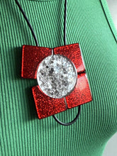 Carica l'immagine nel visualizzatore di Gallery, Collana Squid game rosso e argento glitter