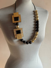 Carica l'immagine nel visualizzatore di Gallery, Collana Sesamo oro glitter e nero