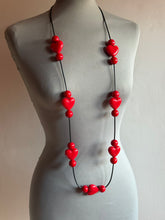 Carica l'immagine nel visualizzatore di Gallery, Collana punto e virgola cuore rosso 2026