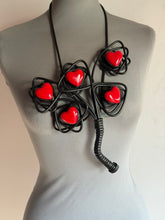Carica l'immagine nel visualizzatore di Gallery, Collana lady red rose