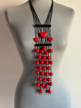 Carica l'immagine nel visualizzatore di Gallery, Collana Himalaya cuore rosso