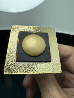 Anello quadro punto oro