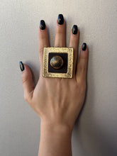 Carica l'immagine nel visualizzatore di Gallery, Anello quadro bottone ricamato