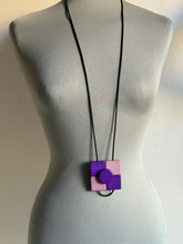 Carica l'immagine nel visualizzatore di Gallery, Collana Squid Game viola e rosa antico
