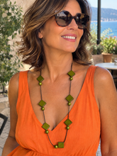 Carica l'immagine nel visualizzatore di Gallery, Collana quadri verde militare