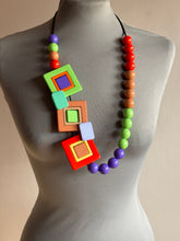 Carica l'immagine nel visualizzatore di Gallery, Collana escalation 2.0 verde beige e aragosta
