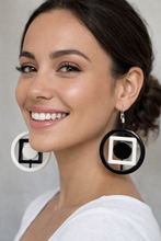 Carica l'immagine nel visualizzatore di Gallery, Orecchini inverter bianco e nero