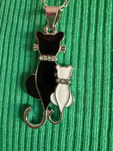 Carica l&#39;immagine nel visualizzatore di Gallery, Collana coppia gatti