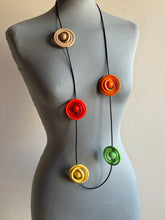 Carica l'immagine nel visualizzatore di Gallery, Collana Galassia arancio,verde,giallo,aragosta,beige