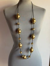 Carica l'immagine nel visualizzatore di Gallery, Collana balloon oro glitter