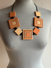 Carica l'immagine nel visualizzatore di Gallery, Collana My soul beige e salmone