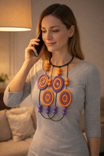 Carica l'immagine nel visualizzatore di Gallery, Collana splash viola e arancio