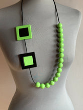 Carica l'immagine nel visualizzatore di Gallery, Collana part time verde e nero