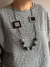 Carica l&#39;immagine nel visualizzatore di Gallery, Collana smile inverter nero e argento