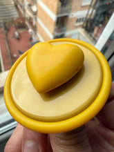 Carica l'immagine nel visualizzatore di Gallery, Anello placca cuore giallo 3d