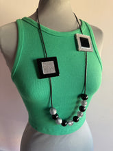 Carica l&#39;immagine nel visualizzatore di Gallery, Collana smile inverter nero e argento