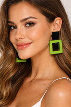 Carica l'immagine nel visualizzatore di Gallery, Orecchini gemelli diversi nero verde