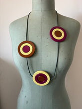 Carica l'immagine nel visualizzatore di Gallery, Collana a Pois giallo marrone e Borgogna