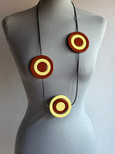 Carica l'immagine nel visualizzatore di Gallery, Collana Pois giallo e marrone