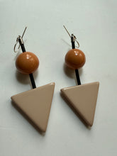 Carica l'immagine nel visualizzatore di Gallery, Orecchini Balance avorio e salmone