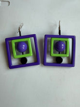 Carica l'immagine nel visualizzatore di Gallery, Orecchini quadro in quadro viola e verde