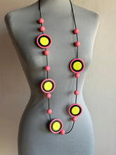 Carica l'immagine nel visualizzatore di Gallery, Collana soleil giallo rosa