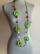 Carica l'immagine nel visualizzatore di Gallery, Collana esagono multicolor