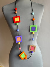 Carica l'immagine nel visualizzatore di Gallery, Collana punto quadro multicolore