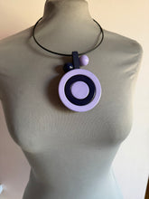 Carica l'immagine nel visualizzatore di Gallery, Collana Capitan America glicine e blu