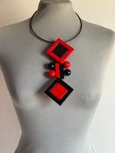 Carica l&#39;immagine nel visualizzatore di Gallery, Collana revenge Red &amp; Black