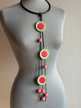 Carica l'immagine nel visualizzatore di Gallery, Collana pendolo soleil rosa verde e
