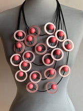 Carica l'immagine nel visualizzatore di Gallery, Collana Noodles rosa satelliti