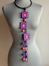 Carica l'immagine nel visualizzatore di Gallery, Pendolo quadro viola e rosa