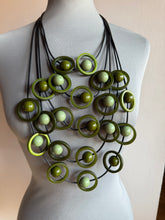 Carica l'immagine nel visualizzatore di Gallery, Collana Noodles verde militare e salvia
