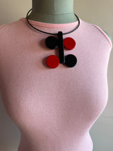 Carica l'immagine nel visualizzatore di Gallery, Collana black jack rosso e nero