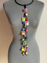 Carica l'immagine nel visualizzatore di Gallery, Collana prisma multicolor