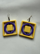 Carica l'immagine nel visualizzatore di Gallery, Orecchini quadro in quadro giallo viola