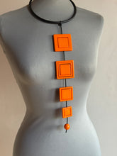 Carica l'immagine nel visualizzatore di Gallery, Collana Totem arancio
