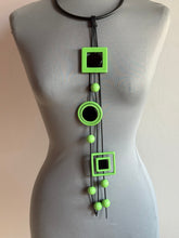 Carica l'immagine nel visualizzatore di Gallery, Collana pendolo sempre al verde