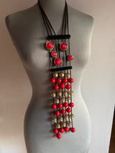 Carica l'immagine nel visualizzatore di Gallery, Collana Himalaya fiocco rosso
