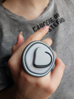 Anello cuore grigio