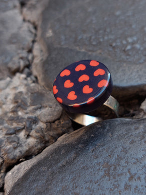 Anello cuore blu e rosso