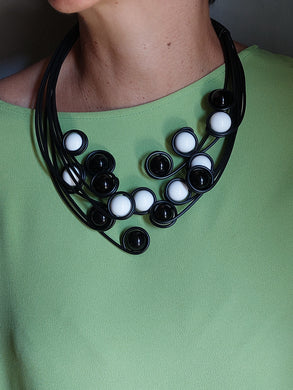 Collana fish black &white