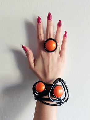 Parure give right to pass orange